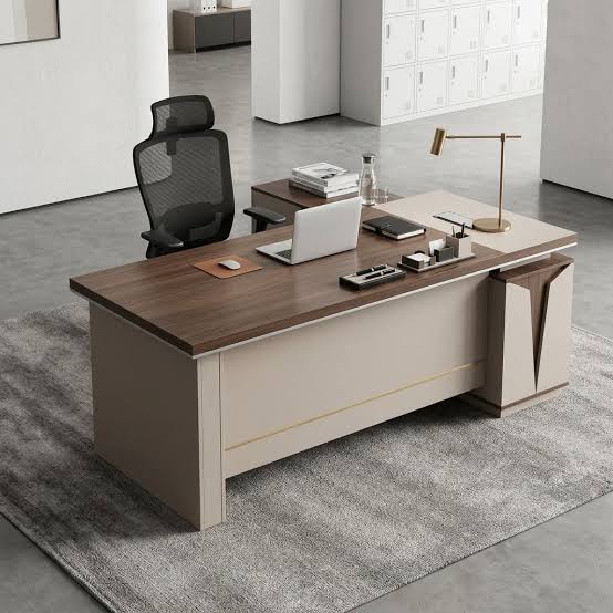 Mestro Executive desk