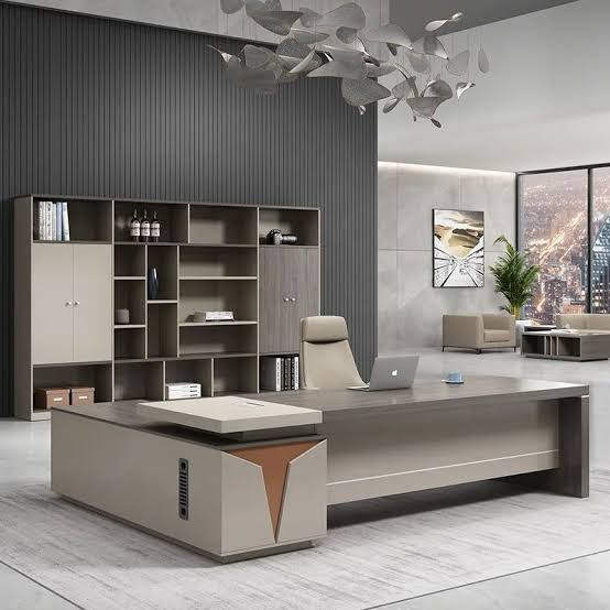 Mestro Executive desk